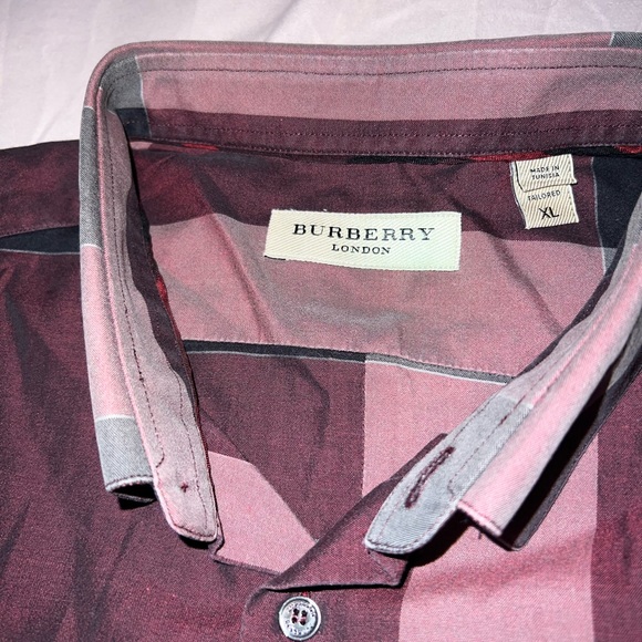 Burberry size XL but it’s more like Size M or L definitely not an XL Authentic - Picture 2 of 4